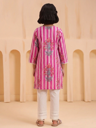 Stylish girls V-neck kurta with floral print