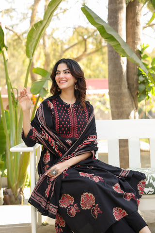 Stylish pure cotton kurta set with thread work and ethnic motifs