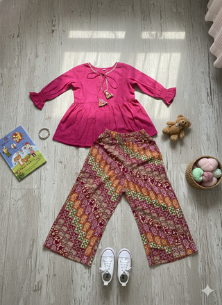 Stylish round neck clothing set