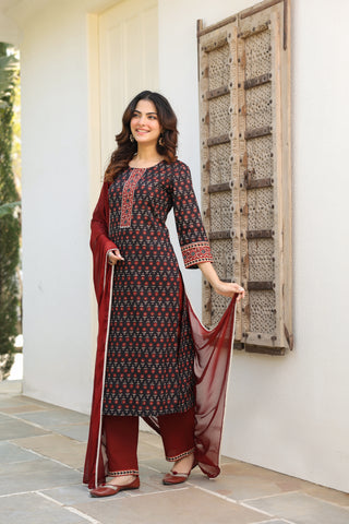 Stylish women’s kurta with ethnic motifs and matching dupatta