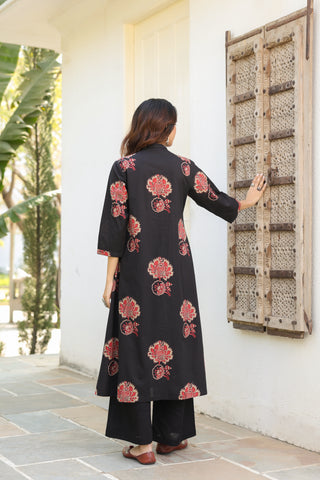 Three-piece pure cotton kurta set with ethnic prints and thread work