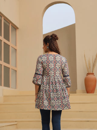 Three-quarter sleeve tunic