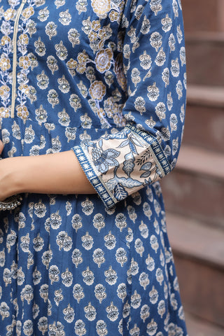 Women Regular Fit Printed Kurta Set