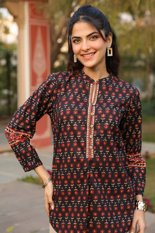 Women black mandarin neck cotton top