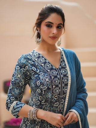 Women blue cotton kurta outfit