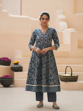 Women blue ethnic kurta set