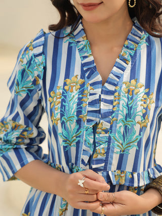 Women blue flare dress
