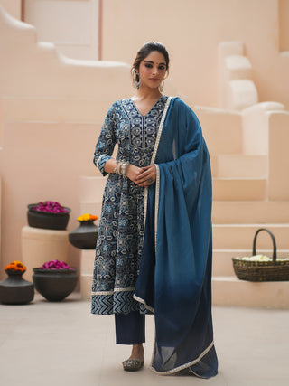 Women blue floral kurta set