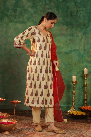 Women embellished kurta set