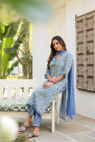 Women ethnic wear kurta set with trousers
