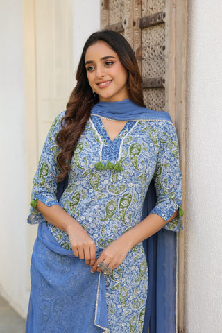 Women festive ethnic motifs kurta outfit