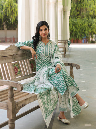 Women green cotton kurta set with dupatta