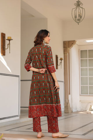 Women green kurta set with trousers