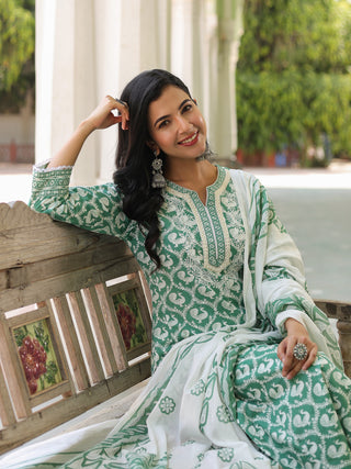 Women green printed cotton kurta set