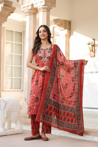 Women red printed cotton kurta set