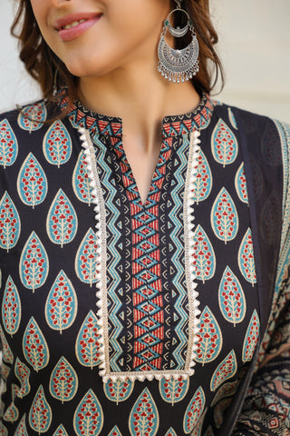 Women’s daily wear cotton kurta with trousers and dupatta