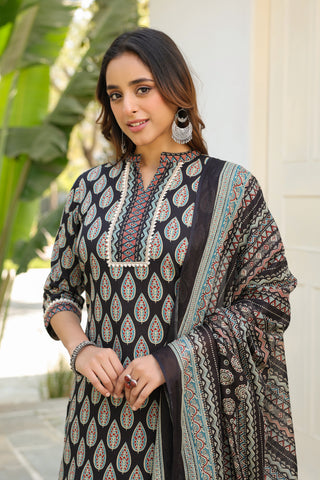 Women’s ethnic cotton kurta set with printed patterns