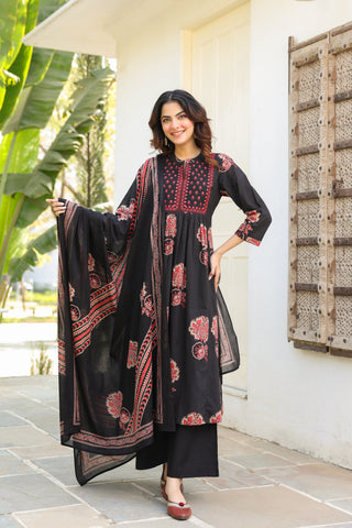 Women's ethnic motifs printed pure cotton kurta with thread work, trousers and dupatta