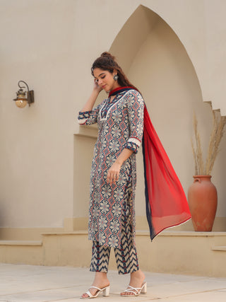 Women’s printed ethnic wear set