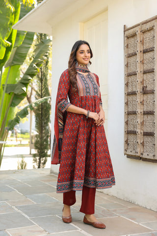 Women's three-piece cotton kurta set with ethnic motif print