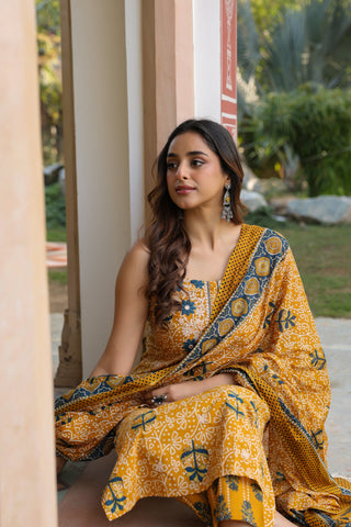 Women yellow ethnic cotton outfit