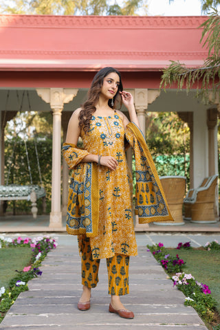 Women yellow traditional kurta set