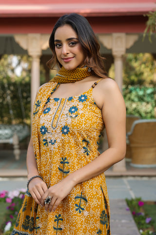 Yellow motif print kurta set women