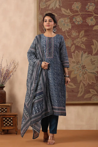 Women Blue Ethnic Motifs Thread Work Kurta Set