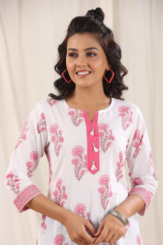 Women Fuchsia & White Floral Printed Pure Cotton Kurti