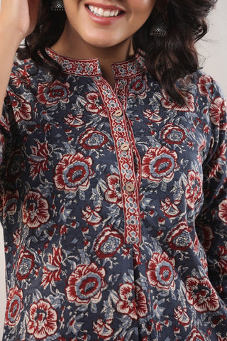 Women Blue Floral Printed Pure Cotton Kurti