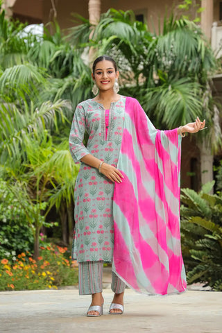 Women Green Floral Printed Regular Sequinned Pure Cotton Kurta & Trousers With Dupatta