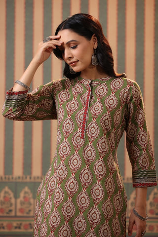 Women Green Ethnic Motifs Printed Cotton Straight Kurta