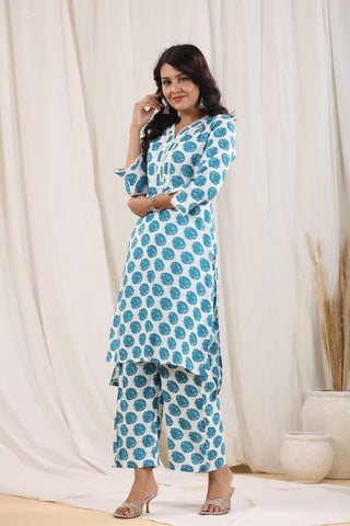 Women White & Blue Geometric Printed Cotton Kurta With Trousers