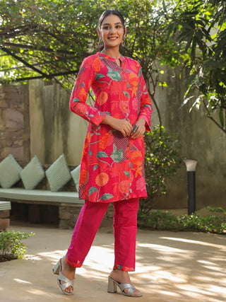 Women Fuchsia Floral Printed Mandarin Collar Long Sleeves Kurta With Trouser