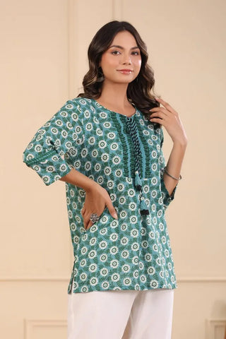 Women Green Floral Printed Tie Up Neck Pure Cotton Kurti