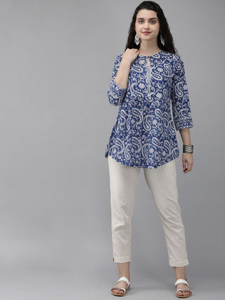 Women Blue and White Printed Straight Kurti