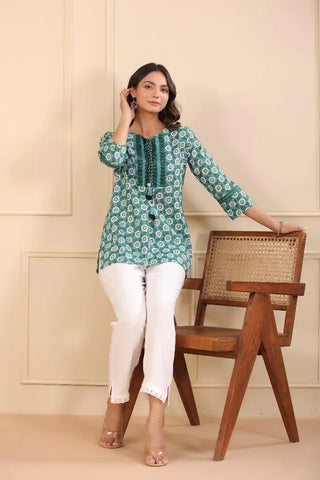 Women Green Floral Printed Tie Up Neck Pure Cotton Kurti