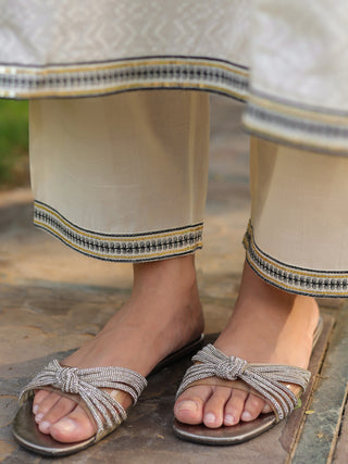 elegant embroidered kurta set