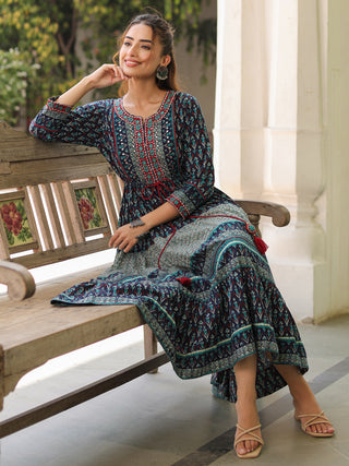 three quarter sleeve dress