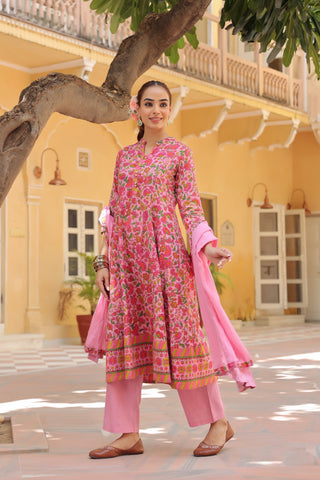 women floral kurtas with dupatta